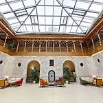 Azz Claras & Ξενοδοχείο 4*