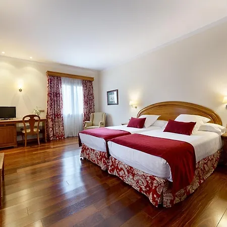 Azz Claras & Hotel 4*