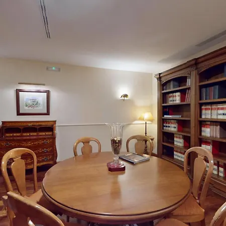 Ξενοδοχείο Azz Claras &