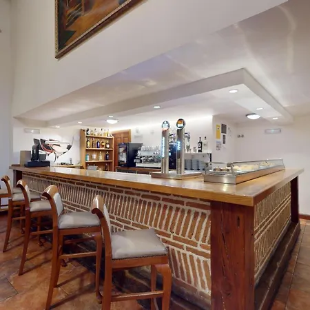 Azz Claras & Hotel Penafiel