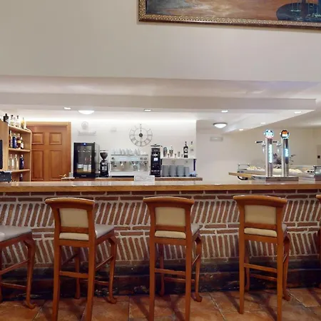 Hotel Azz Claras & Peñafiel