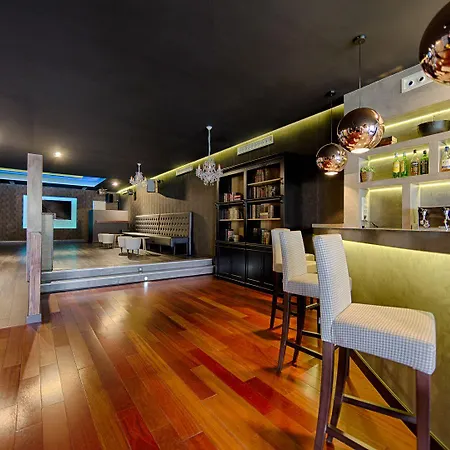 Azz Claras & 4* Penafiel