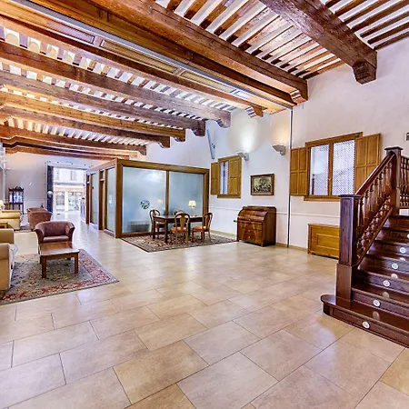 Azz Claras & Ξενοδοχείο Peñafiel