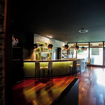 Azz Claras & 4* Peñafiel