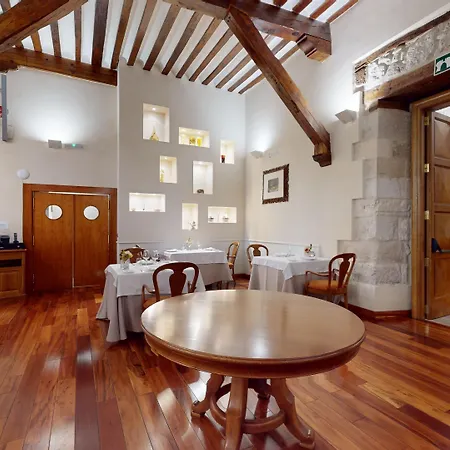 Ξενοδοχείο Azz Claras & 4*