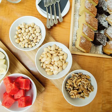 Ξενοδοχείο Azz Claras & 4*