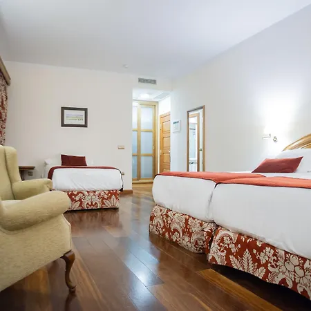 Azz Claras & 4* Penafiel