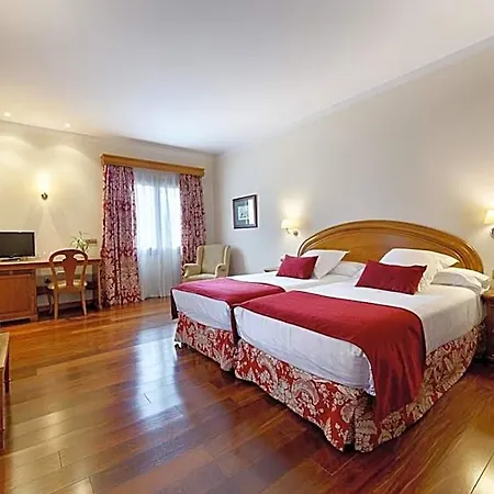 Azz Claras & 4* Peñafiel