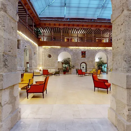 Azz Claras & Hotel Peñafiel
