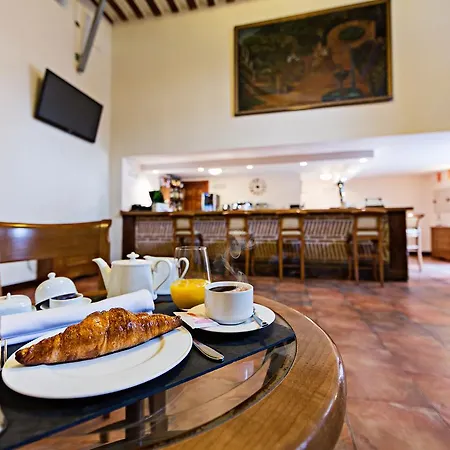 Hotel Azz Claras & Peñafiel