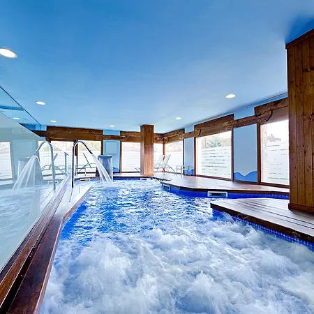 Hotel Azz Claras & 4*