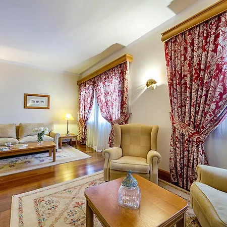 Azz Claras & Ξενοδοχείο 4*