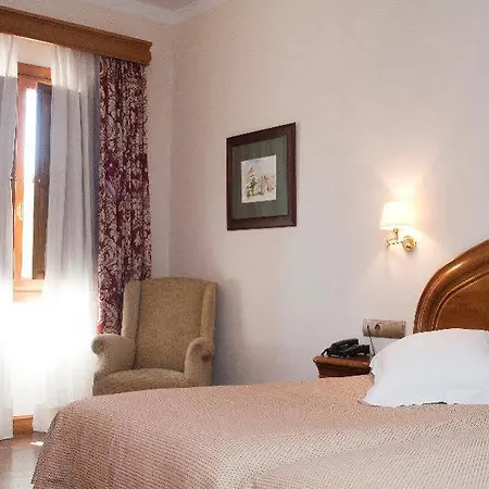 Azz Claras & Hotel Peñafiel