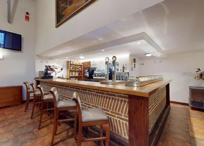 Azz Claras & Ξενοδοχείο Peñafiel